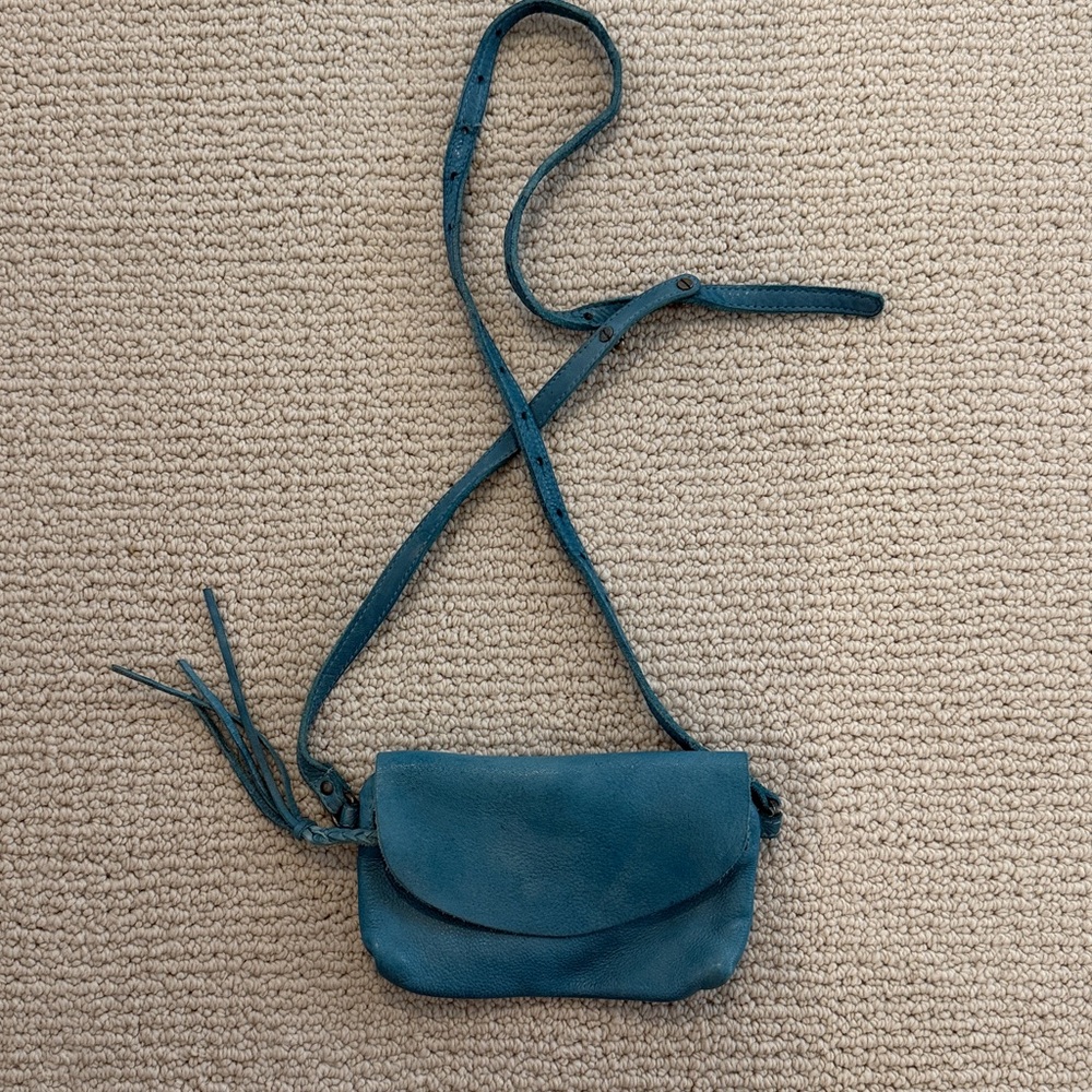 We The Free Rider Crossbody Bag 6”x4”.
Only used twice